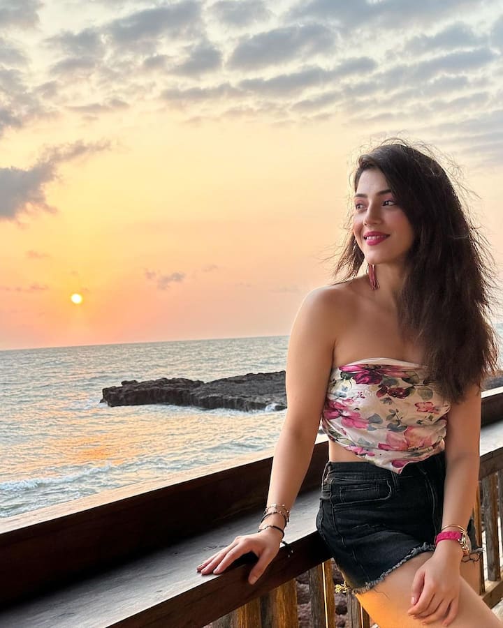 మెహ్రీన్ అందమైన ఫోటోలు