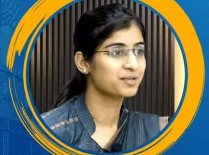 દિલ્હી યુનિવર્સિટીની વિદ્યાર્થી રહેલી ગરિમા લોહિયાએ UPSC CSE પરીક્ષામાં 2 રેન્ક મેળવ્યો છે. તેણે કિરોડીમલ કોલેજમાંથી અભ્યાસ કર્યો છે. તેનો ઓપ્શનલ વિષય કોમર્સ અને એકાઉન્ટેન્સી હતો.