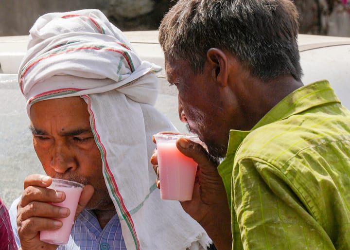 राज्यातील मराठवाडा विदर्भ याभागात देखील उष्णतेचं प्रमाण मोठ्या प्रमाणावर वाढला आहे पुढील दोन ते तीन दिवस पुणे शहरासह राज्यात तापमानात मोठी वाढ होणार असल्याचं पुणे वेधशाळेकडून सांगण्यात आल आहे. (Photo:PTI)