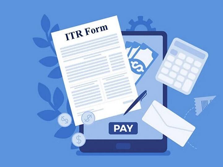 ITR Forms: इनकम टैक्स रिटर्न के लिए कुल 06 प्रकार के फॉर्म होते हैं. इनमें से आईटीआर-1 और आईटीआर-4 फॉर्म इनकम टैक्स की वेबसाइट पर उपलब्ध करा दिए गए हैं...