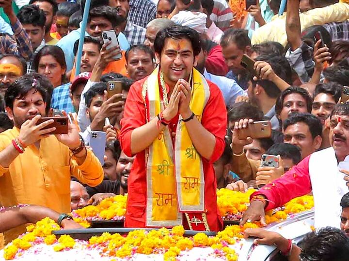 Dhirendra Shastri: બાબાનો ચોથો દિવસ, આજે દરબાર યોજતા પહેલા ધીરેન્દ્ર શાસ્ત્રી ક્યાં-કયાં જશે, જાણો સંપૂર્ણ કાર્યક્રમ.... BABA Bageshwar dhirendra shastri forth day in gujarat for divya darbar surat, gandhinagar and ahmedabad Dhirendra Shastri: બાબાનો ચોથો દિવસ, આજે દરબાર યોજતા પહેલા ધીરેન્દ્ર શાસ્ત્રી ક્યાં-કયાં જશે, જાણો સંપૂર્ણ કાર્યક્રમ....