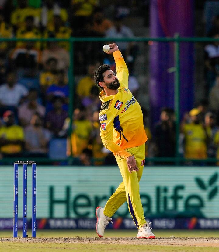 இந்நிலையில், நேற்று நடந்த முதலாம் குவாலிபையர் போட்டியில் சிறப்பாக ஆடிய ஜடேஜா ”மதிப்பு மிக்க வீரர்”  விருதை பெற்றார். இதை தொடர்ந்து இந்த விருதை அளித்த விளம்பரதாரருக்கு அவர் ஒரு மதிப்பு மிக்க வீரர் என்று தெரிகிறது ஆனால் சில ரசிகர்களுக்கு தெரியவில்லை என்று நகைச்சுவையாக ட்வீட் செய்துள்ளார்.