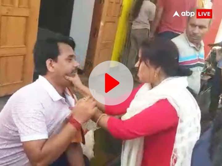 Bhagalpur Bihar Woman Caught RJD Leader Tirupati Yadav Collar Know Whole matter ann Watch: भागलपुर में RJD नेता का महिला ने पकड़ा कॉलर, कहा- झूठ बोलिएगा त फैट चला देंगे, जानें क्या है पूरा मामला