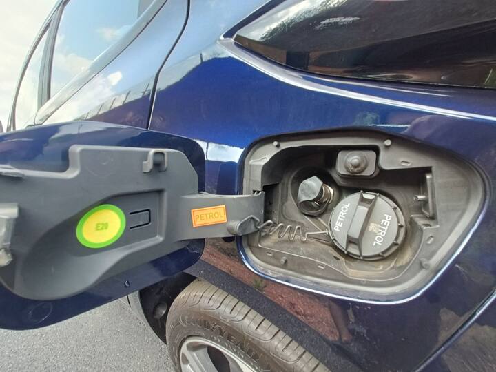 Exterior features include projector headlamps, LED DRLs, R16 diamond cut alloy wheels etc.  The Altroz iCNG comes with a direct start in CNG mode and that is due to the single ECU.  Unlike rivals the Altroz iCNG comes with multiple trim options with more equipment on board.