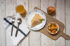 Cheesy egg toast recipe : பிரேக்-ஃபாஸ்ட் என்ன செய்வது என்று தெரியவில்லையா? இதோ இந்த சீஸி எக் டோஸ்டை செய்யுங்கள்!