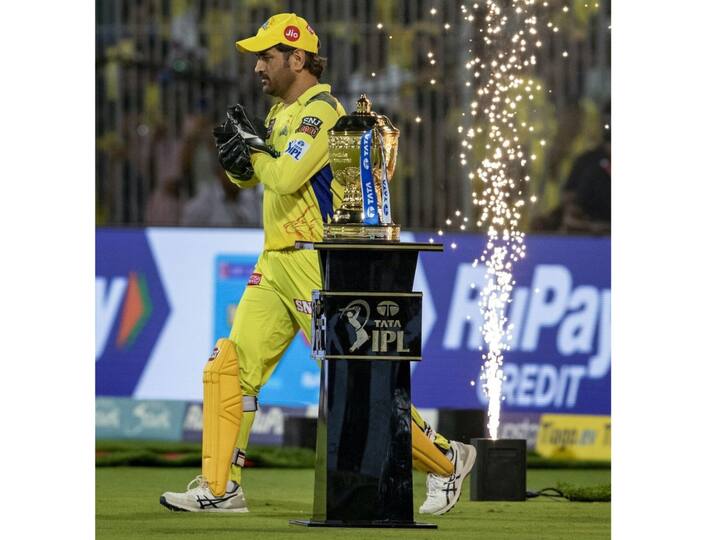 धोनीच्या चेन्नईनं गुजरातचा 15 धावांनी पराभव केला. महेंद्र सिंह धोनीच्या नेतृत्वाखालील चेन्नई सुपर किंग्सने विक्रमी दहाव्यांदा आयपीएलची अंतिम फेरी गाठली आहे.