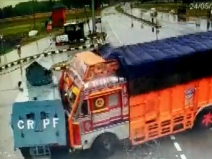 CRPF jawans injured after truck hit their vehicle in Pulwama Jammu Kashmir Video: एक तरफ खड़ी थी CRPF की गाड़ी... ट्रक ने रॉन्ग साइड में जाकर मारी टक्कर, तीन जवान घायल