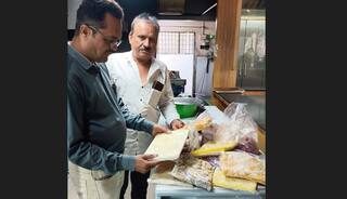 Rajkot: ફૂડ વિભાગના રાજકોટમાં દરોડા, વાસી અને અખાદ્ય ખોરાકનો જથ્થો પકડાયો, જાણો