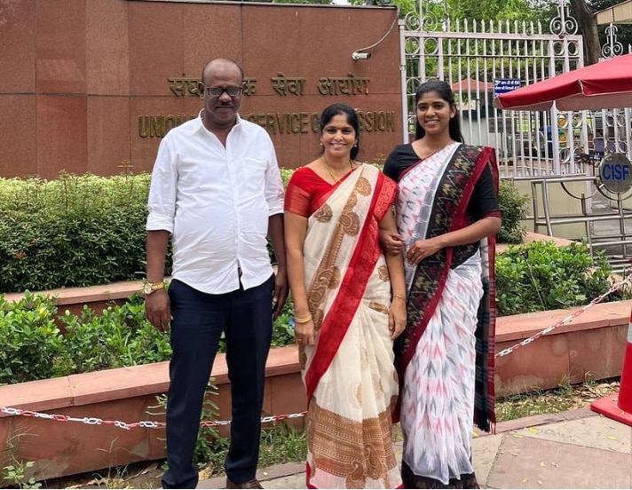 UPSC Result 2022 TN: சாதித்த சகோதரிகள் சுஷ்மிதா- ஐஸ்வர்யா; பண்ருட்டி விவசாயி வீட்டில் இருந்து 2 ஐஏஎஸ் அதிகாரிகள்