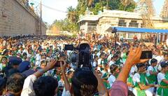 ஹெலிகாப்டரிலிருந்து மலர்தூவி கோலகலமாக நடைப்பெற்ற சீர்காழி சட்டைநாதர் கோயில் மகா கும்பாபிஷேகம்!