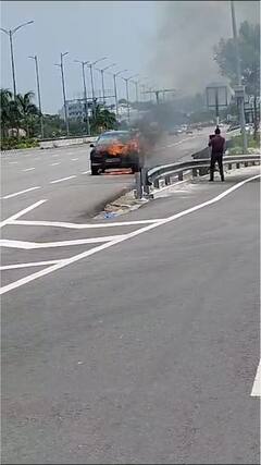 హైదరాబాద్ ఓఆర్ఆర్ పై కారులో మంటలు