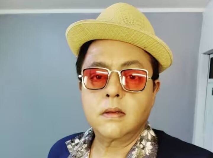 ફેમસ ટીવી સીરિયલ 'અનુપમા' ફેમ નિતેશ પાંડેએ 51 વર્ષની વયે આ દુનિયાને અલવિદા કહી દીધું. અહેવાલો અનુસાર, અચાનક હૃદયરોગના હુમલાને કારણે તેમનું નિધન થયું હતું.