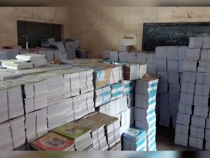 शिक्षक जे शिकवतील त्याच्या नोंदी आता याच पुस्तकाला जोडलेल्या पानांवर करायच्या आहेत.