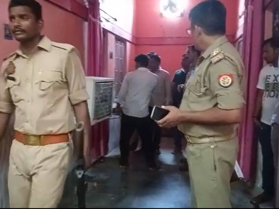 UP News: संदिग्ध हालत में भोजपुरी फिल्म डायरेक्टर का होटल से शव बरामद, हत्या या आत्महत्या की जांच में जुटी सोनभद्र पुलिस UP News: संदिग्ध हालत में भोजपुरी फिल्म डायरेक्टर का होटल से शव बरामद, हत्या या आत्महत्या की जांच में जुटी सोनभद्र पुलिस