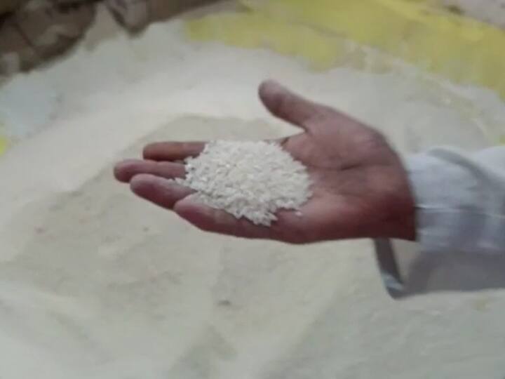 Barabanki administration dispelling confusion about fortified rice Know benefits ANN Fortified Rice: बाराबंकी में फोर्टिफाइड चावल को लेकर फैले भ्रम को दूर कर रहा प्रशासन, इस तरह बताए जा रहे हैं फायदे