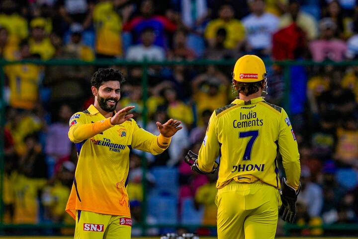 இந்நிலையில் சி.எஸ்.கே பேட்டிங் லைன் - அப்பில் தோனிக்கு முன்னதாக ஜடேஜா  இருக்கும் காரணத்தால் ஜடேஜா களம் இறங்கிய உடன் தோனி..தோனி என்று ரசிகர்கள் ஆரவாரம் செய்வதும் ஜடேஜா அவுட் ஆனதும் கொண்டாடுவதும் சி.எஸ்.கே ஆட்டத்தின் போதும் நடக்கும் வழக்கமாகவே மாறிவிட்டது.