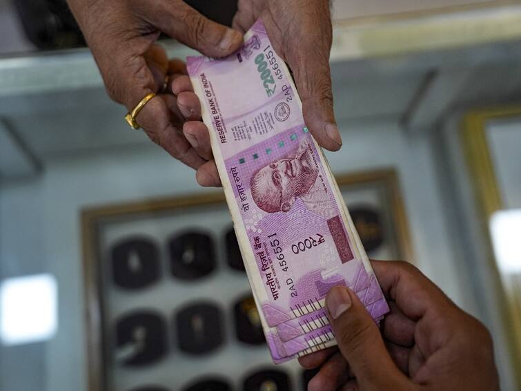 Jamnagar businessman's unique idea, give 2000 note and buy items worth 2100 rupees Rs 2000 Note: જામનગરના વેપારીનો અનોખો આઈડીયા, 2000ની નોટ આપી 2100 રૂપિયાની વસ્તુઓ ખરીદો