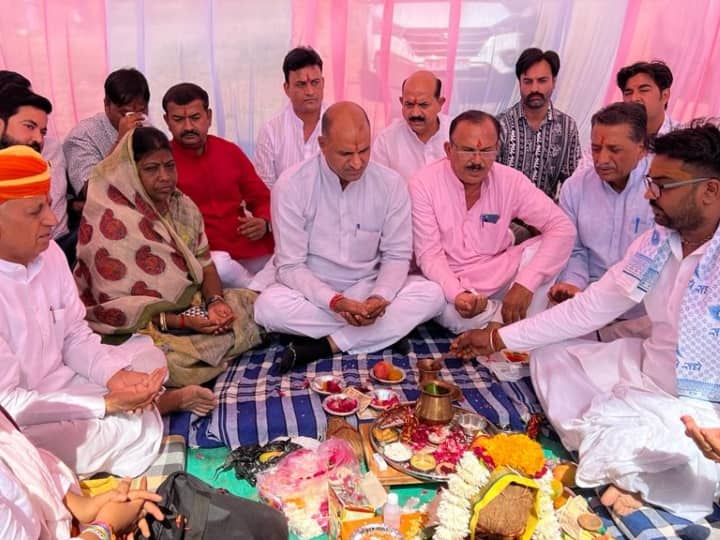 Ajmer News: पीएम मोदी के अजमेर दौरे की तैयारियां तेज, बीजेपी प्रदेशाध्यक्ष ने किया सभास्थल का भूमिपूजन PM Narendra Modi Ajmer Visit BJP prepares CP Joshi holds meeting in Ajmer Rajasthan ann Ajmer News: पीएम मोदी के अजमेर दौरे की तैयारियां तेज, बीजेपी प्रदेशाध्यक्ष ने किया सभास्थल का भूमिपूजन
