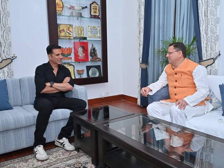 सीएम ने लिखा- इस दौरान उन्होंने श्री केदारनाथ धाम में किए जा रहे पुनर्निर्माण कार्यों एवं धाम में तीर्थ यात्रियों की सुविधाओं के दृष्टिगत की गई व्यवस्थाओं की सराहना भी की.