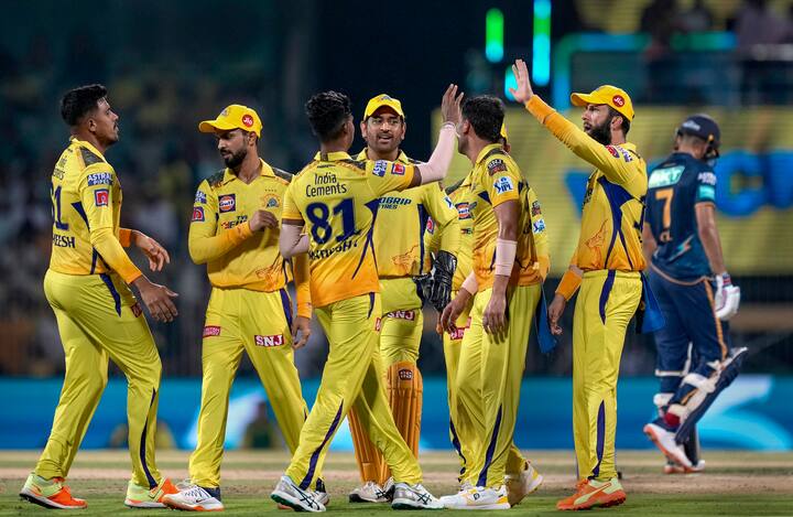 CSK in IPL : आयपीएल 2023 (IPL 2023) च्या पहिल्या क्वालिफायर सामन्यात चेन्नई सुपर किंग्सने (Chennai Super Kings) गुजरात टायटन्सचा (Gujrat Titans) पराभव करत थेट अंतिम फेरीत धडक मारली आहे.