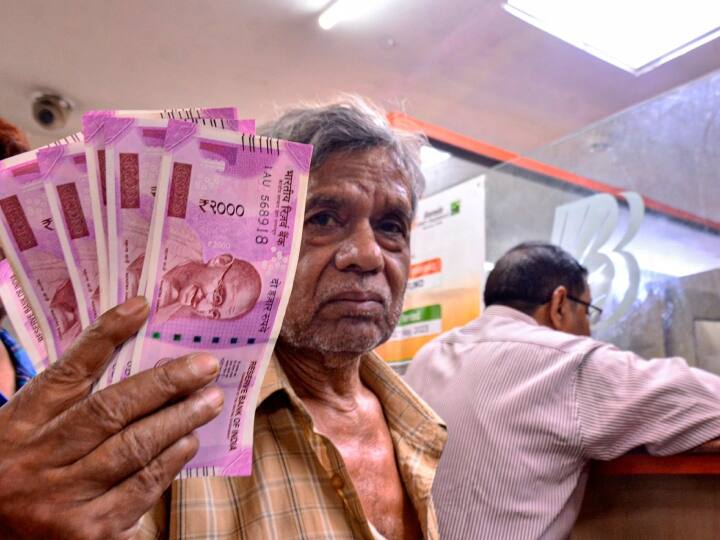 Reserve Bank of India: '500 रुपये एक्स्ट्रा दें', इस मांग के साथ 2000 के नोटों को वापस लेने के RBI के फैसले को हाई कोर्ट में दी गई चुनौती