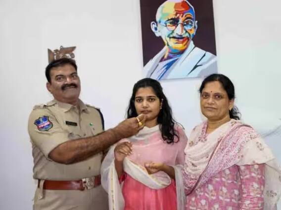 UPSC Result 2022: वडील IPS, आता नागरी सेवा परीक्षेत मुलीनंही मारली बाजी; देशात आली तिसरी UPSC Result 2022: वडील IPS, आता नागरी सेवा परीक्षेत मुलीनंही मारली बाजी; देशात आली तिसरी
