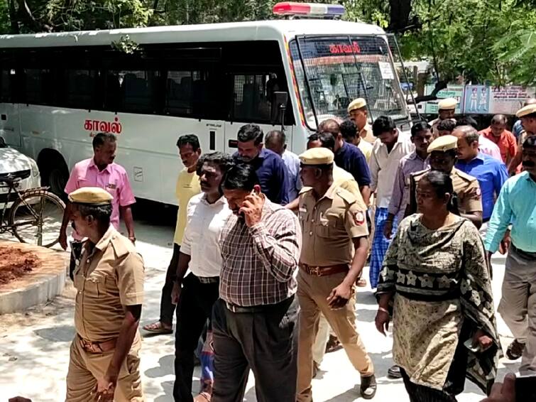 Court allows CPCID to remand those arrested in liquor case for 3 days TNN Villupuram: விஷ சாராய வழக்கு: கைதானவர்களை காவலில் எடுத்து விசாரிக்க சி.பி.சி.ஐ.டி.க்கு நீதிமன்றம் அனுமதி