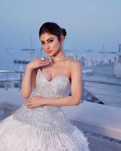 Mouni Roy: కేన్స్ ఫిల్మ్ ఫెస్టివల్‌లో మౌనీ రాయ్ అందాల విందు