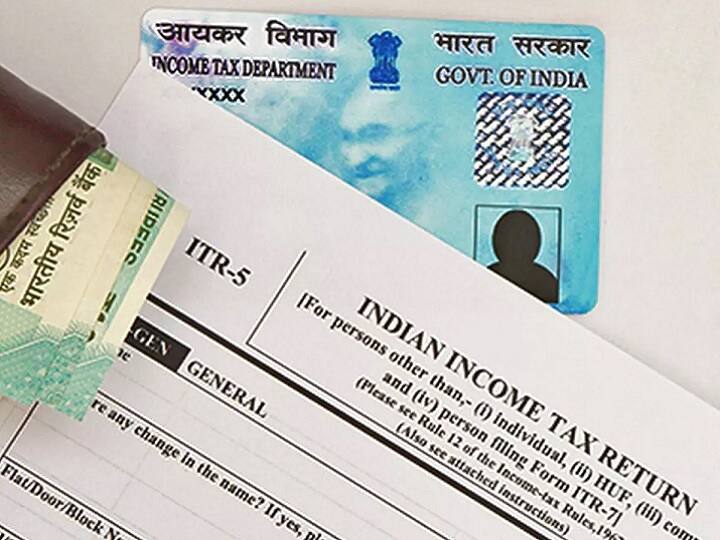 सबसे पहले आपको बता दें कि इनकम टैक्स रिटर्न के लिए कुल 06 प्रकार के फॉर्म होते हैं. आपको किस फॉर्म का चयन करना है, यह इस बात पर निर्भर करता है कि आपकी कमाई कैसी है, आप किस कैटेगरी के करदाता हैं आदि. अगर आपने गलत फॉर्म को चुना तो इनकम टैक्स डिपार्टमेंट आपके रिटर्न को डिफेक्टिव बता सकता है. ऐसे में इसे अच्छे से समझ लेना जरूरी है.