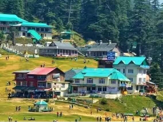 કહેવાય છે કે ખજ્જી નાગા મંદિરના નામ પરથી આ જગ્યાનું નામ ખજ્જિયાર રાખવામાં આવ્યું છે. આ મંદિર ખૂબ જ પ્રાચીન છે. તે 10મી સદીમાં બાંધવામાં આવ્યું હતું. તમે અહીં ફરતા ફરતા આ મંદિરની મુલાકાત લઈ શકો છો.