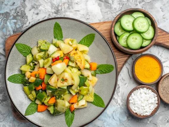 Mango Cheese and Avocado Salad: एक ही तरह के सलाद खाकर हो गए हैं बोर, तो बनाएं ये मैंगो का स्पेशल सलाद