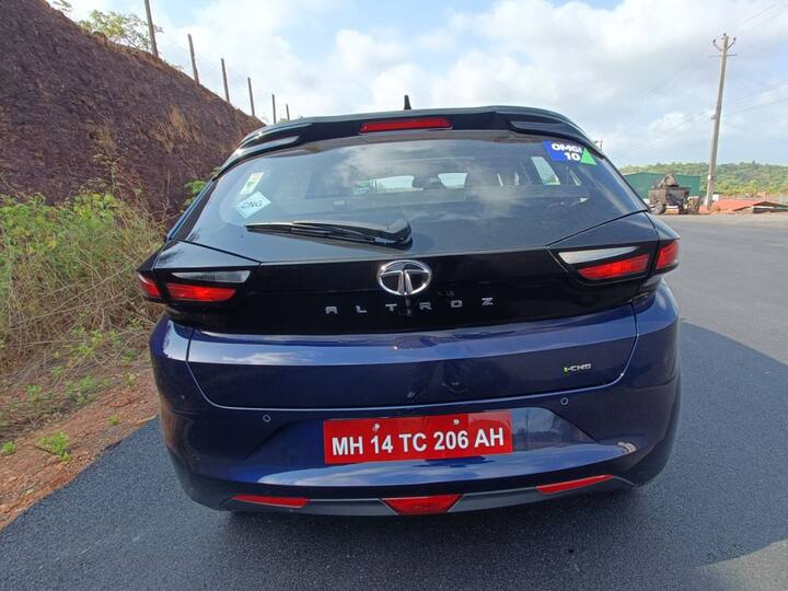 It comes with two tanks of 30l capacity with the twin cylinder technology which does not eat into the boot space.