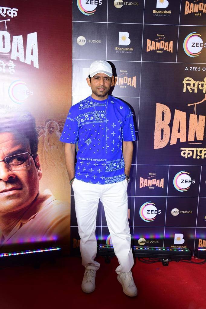 The case centres on the fight the advocate waged in court against solicitors like Ram Jethmalani in the well-known incident where many witnesses were attacked and lost their lives. 'Sirf Ek Banda Kafi Hai' released on the ott platform Zee5. (All Image: PR Handout).