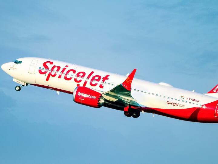 Budget airlines SpiceJet raises salary package for pilots to more than 7 lakh per month SpiceJet Pilots Salary: हर रोज 3 घंटे से भी कम काम, पर सैलरी मिलेगी महीने के 7.5 लाख