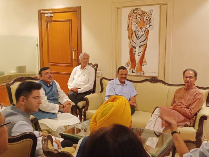 Arvind Kejriwal: महाराष्ट्र पहुंचे सीएम अरविंद केजरीवाल बोले- ऐसा आदमी देश नहीं चला सकता जो... Arvind Kejriwal Uddhav Thackeray Bhagwant Mann Joint Press Conference Targeted BJP PM Modi CBI ED Arvind Kejriwal: महाराष्ट्र पहुंचे सीएम अरविंद केजरीवाल बोले- ऐसा आदमी देश नहीं चला सकता जो...