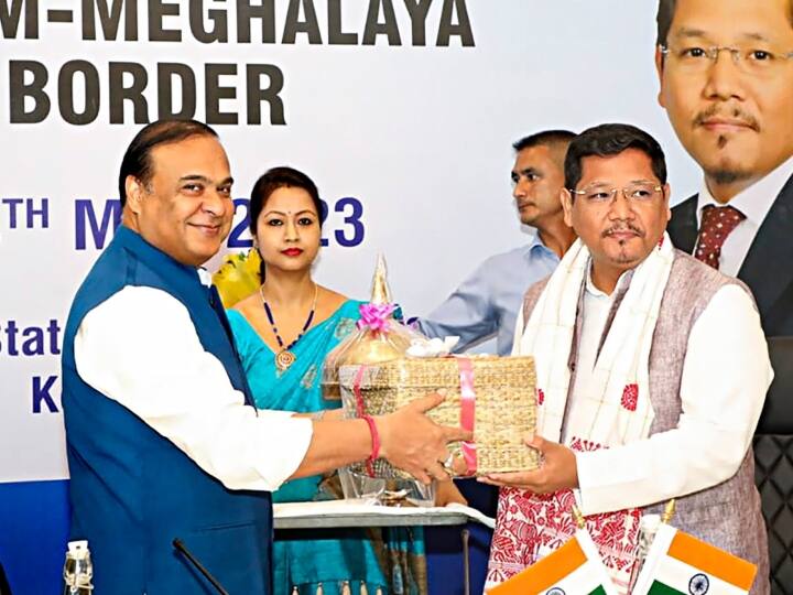 Assam CM Himanta Biswa Sarma hold Meeting Conrad Sangma to resolve Assam Meghalaya border dispute सुलझ गया असम-मेघालय के बीच दशकों से चला आ रहा सीमा विवाद? जानें क्या बोले दोनों राज्यों के सीएम