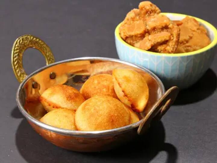 செய்முறை: முதலில் ஓட்ஸில் தண்ணீர் ஊற்றி 30 நிமிடம் ஊறவிடவும். பின்பு மிக்ஸியில் சேர்த்து கொரகொரப்பாக அரைத்து கொள்ளவும். பிறகு அதில் நறுக்கிய வெங்காயம், பச்சை மிளகாய், இஞ்சி, துருவிய கேரட், வேகவைத்த பட்டாணி, துருவிய முட்டைகோஸ் சேர்க்கவும்.