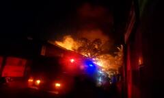 Pune Fire : पुण्यातील टिंबर मार्केटमध्ये भीषण आग; परिसरात धुराचे लोळ