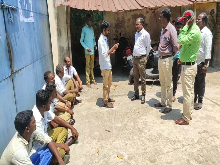 Employees protest at Chengalpattu Juvenile Seernok Home demanding protection of life  request for protection TNN Chengalpattu: 'சிறுநீரைப் பிடித்து மூஞ்சியில் வீசுகிறார்கள் '-  சீர்நோக்கு இல்ல ஊழியர்கள் பரபரப்பு குற்றச்சாட்டு