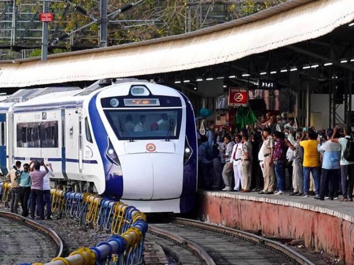 अप्रैल 2023 में भोपाल से दिल्ली, सिकंदराबाद से तिरुपति, चेन्नई से कोयंबटूर, दिल्ली से अजमेर, कासरगोड से तिरुवनंतपुरम चलने वाली वंदे भारत ट्रेन की शुरुआत हुई. 18 मई 2023 को पुरी से हावड़ा के बीच वंदे भारत ट्रेन की शुरुआत हुई.