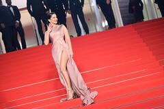 Sunny Leone Exudes Elegance In Satin Gown At Cannes