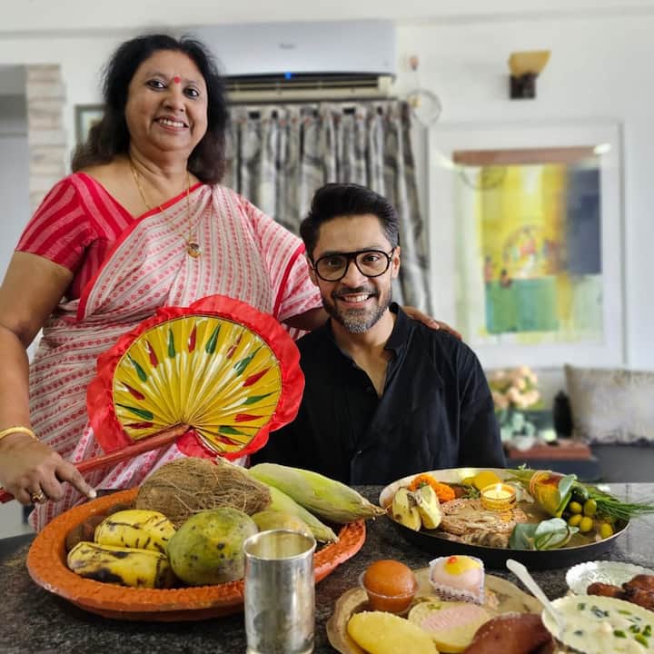 প্রত্যেক বছরই এই দিনটা বেশ আড়ম্বর করেই পালিত হয় দেবাশীষ কুমারের বাড়িতে। হাজির থাকেন একমাত্র জামাই গৌরব চট্টোপাধ্যায়।