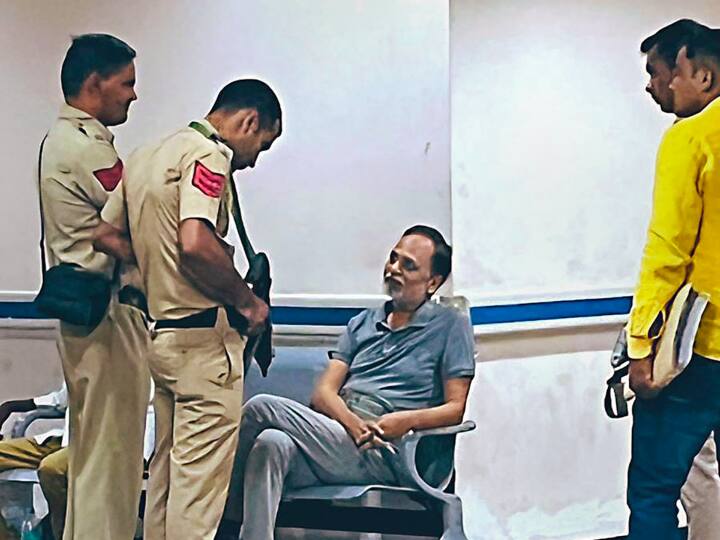 AAP leader Satyendar Jain admitted to ICU in LNJP hospital in Delhi  Now on oxygen support Satyendar Jain Health: सत्येंद्र जैन को दीनदयाल उपाध्याय अस्पताल से LNJP में क्‍यों किया गया रेफर, जानें
