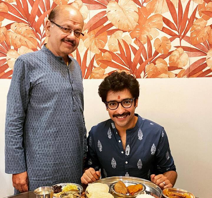 মা প্রয়াত হয়েছেন ঋদ্ধিমার। তাই জামাইষষ্ঠীর রীতিনীতি পালন করেন ঋদ্ধিমার বাবাই।