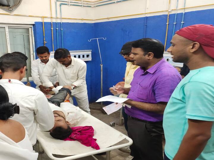 Nawada News Fighting over Bihar Panchayat By Election in Nawada a youth was shot ann Bihar Panchayat By-Election: नवादा में वोटिंग खत्म होने के बाद चुनावी रंजिश में जमकर हुई मारपीट, पोलिंग एजेंट को मारी गोली