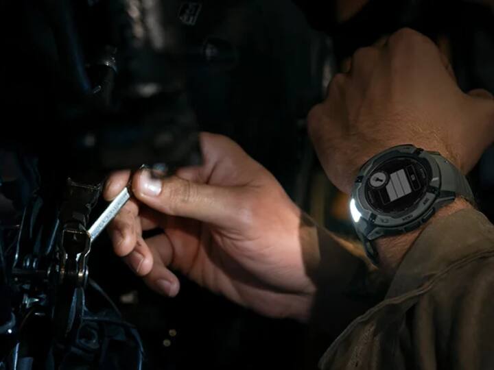 Garmin launched two new smartwatch check price specs and availability Garmin ने लॉन्च की 2 नई स्मार्टवॉच, फोन की तरह इनमें मिलेगा LED फ्लैशलाइट का ऑप्शन