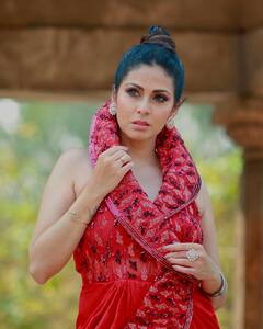 Sada Photos: రెడ్ డ్రెస్ లో సదా మెరుపులు- మత్తెక్కించే చూపులతో ఒంటి విరుపులు