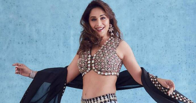 Madhuri Dixit Affair: 'धक धक गर्ल' माधुरी दीक्षितने तिच्या आकर्षक लूकसोबतच तिच्या उत्कृष्ट अभिनयाने लोकांना वेड लावलं आहे. पण तुम्हाला माहीत आहे का की, खुद्द अभिनेत्रीनेच एका क्रिकेटरवर घायाळ होती.