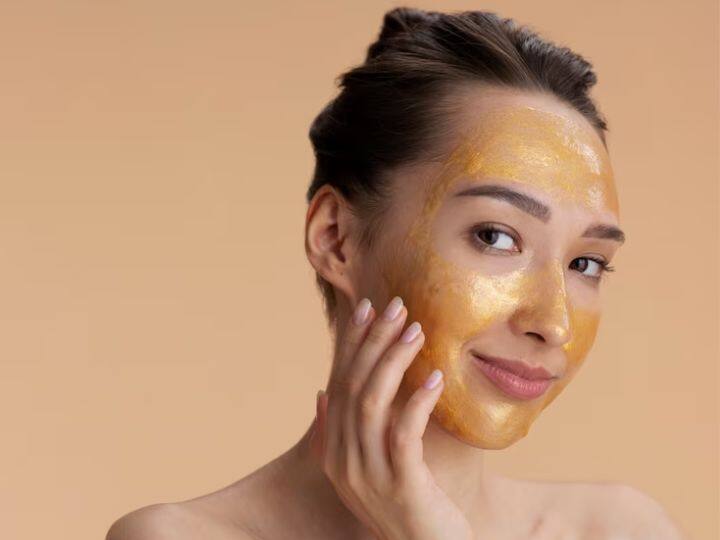 Besan Benefits For Glowing Skin Know How To Make Besan Face Pack For Instant Glow On Face | चेहरे पर चाहिए इंस्टेंट ग्लो? घर पर बना लें बेसन का ये हेल्दी फेस