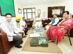 सीएम अरविंद केजरीवाल ने शरद पवार से की मुलाकात, अजित पवार ने किया स्वागत